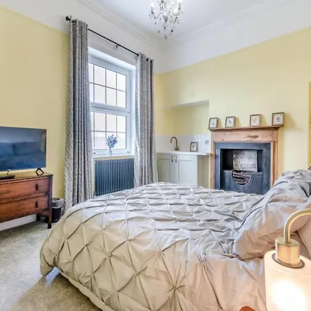 Riverside Georgian House With Hot Tub, Sauna & Parking Vakantiehuis Selby