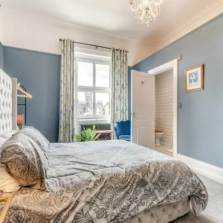 Riverside Georgian House With Hot Tub, Sauna & Parking * Selby