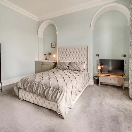 Vakantiehuis Riverside Georgian House With Hot Tub, Sauna & Parking *