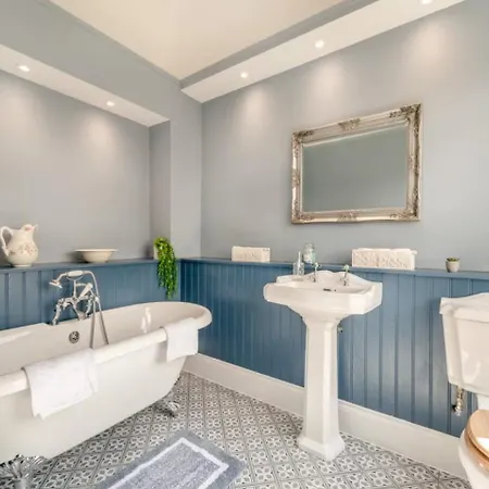 Riverside Georgian House With Hot Tub, Sauna & Parking Ferienhaus Selby