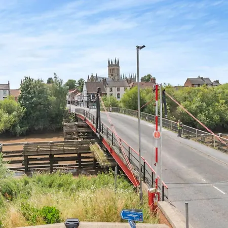 Ferienhaus Riverside Georgian House With Hot Tub, Sauna & Parking Selby