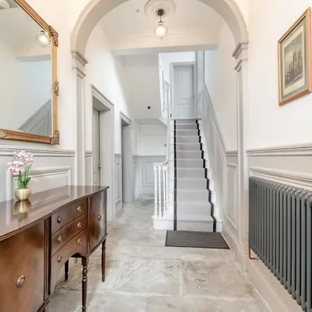 Riverside Georgian House With Hot Tub, Sauna & Parking Ferienhaus *