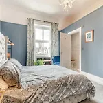 Riverside Georgian House With Hot Tub, Sauna & Parking * Selby