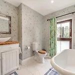 Riverside Georgian House With Hot Tub, Sauna & Parking Nyaraló Selby