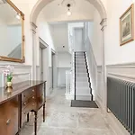 Riverside Georgian House With Hot Tub, Sauna & Parking Nyaraló *